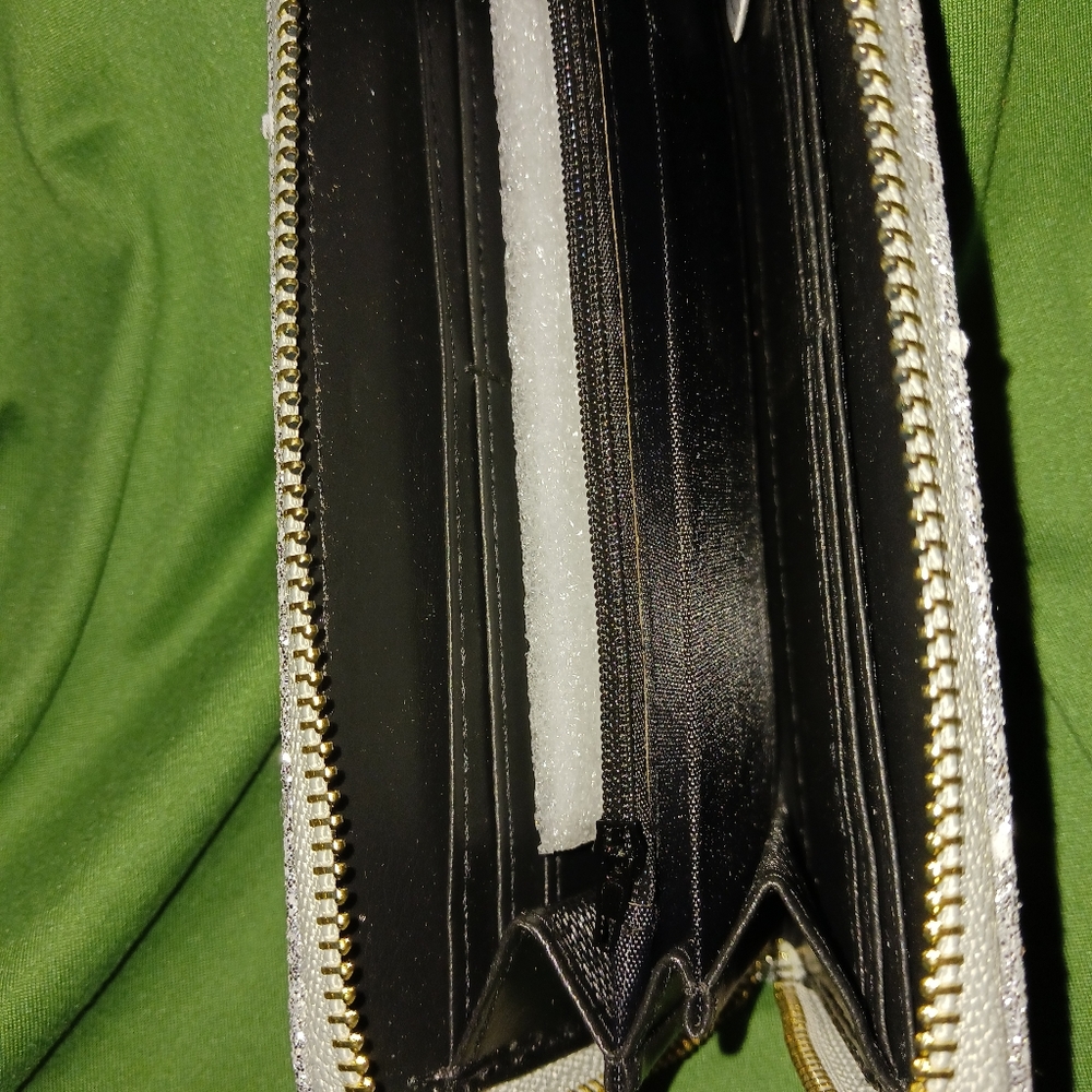 Sparkling Wallet - Picture 8 of 11